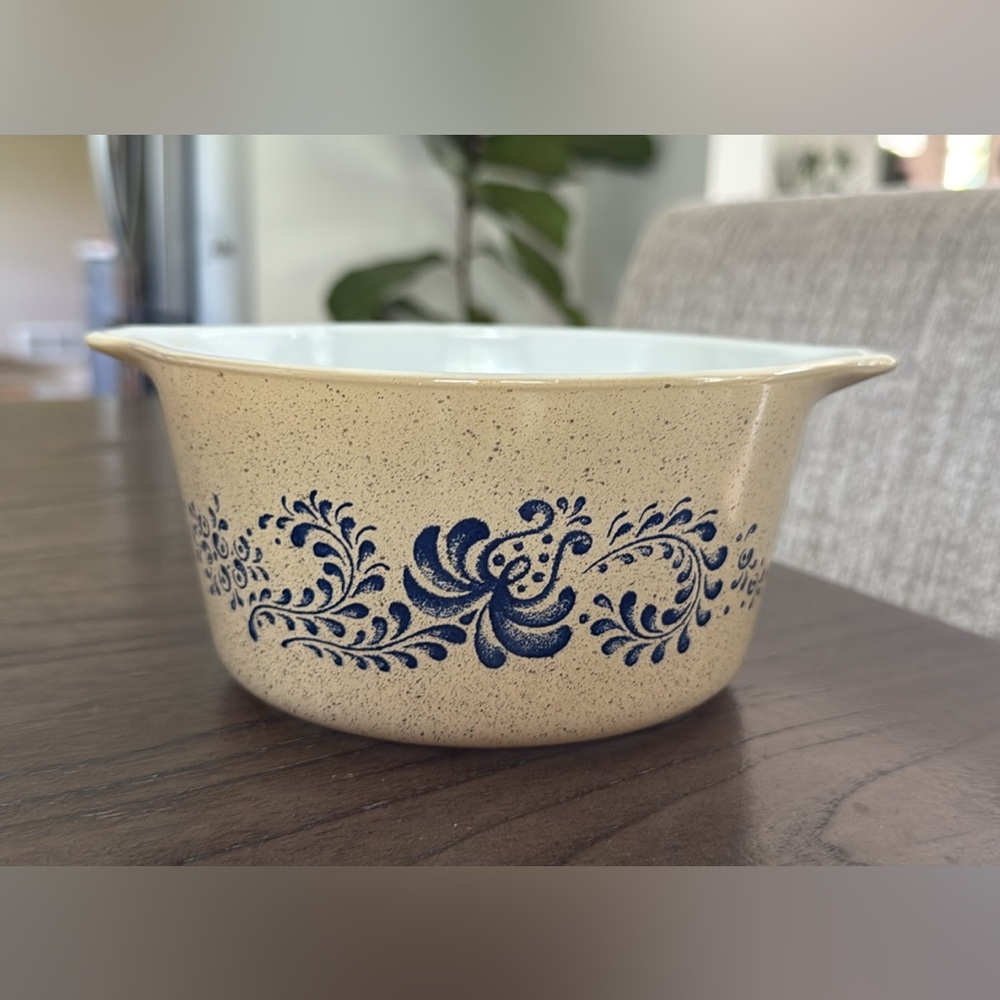 Vintage Pyrex casserole dish Homestead